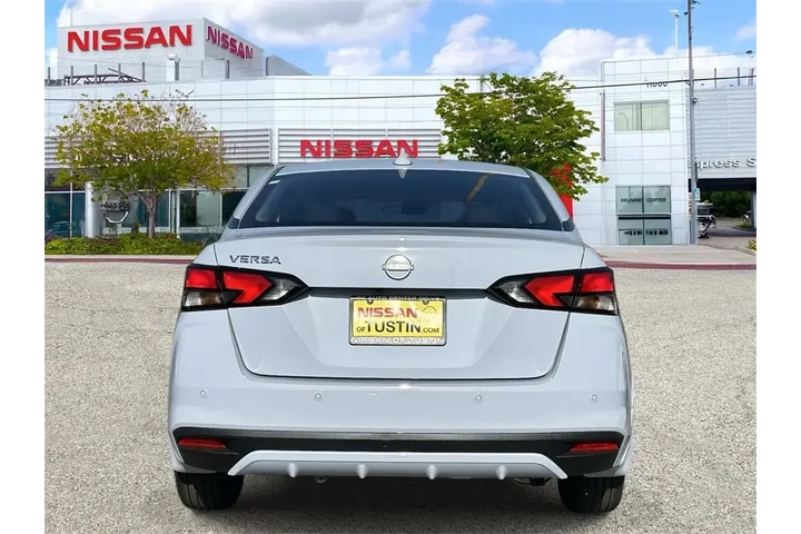 $21995 : Nissan Versa 2025 SV 4dr Sed image 3