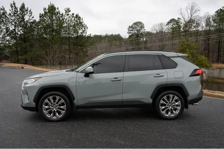 $19877 : Toyota RAV4 2019 AWD XLE Pre image 5