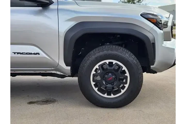 $35555 : Toyota Tacoma 2024 4x4 SR5 4 image 8