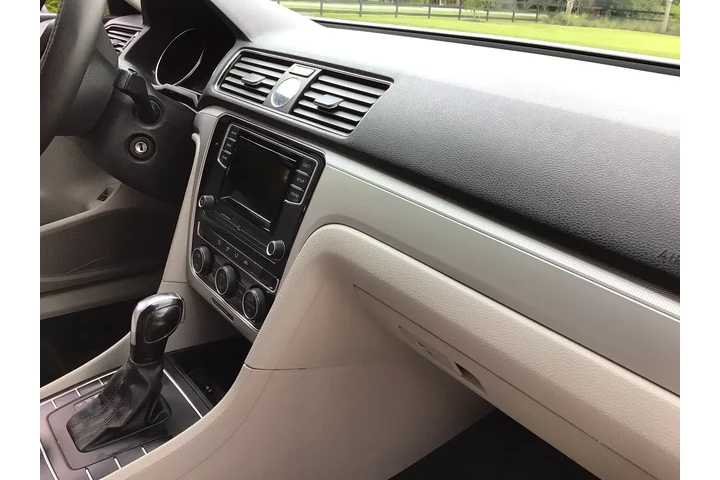 $4500 : 2016 Volkswagen Passat S image 9