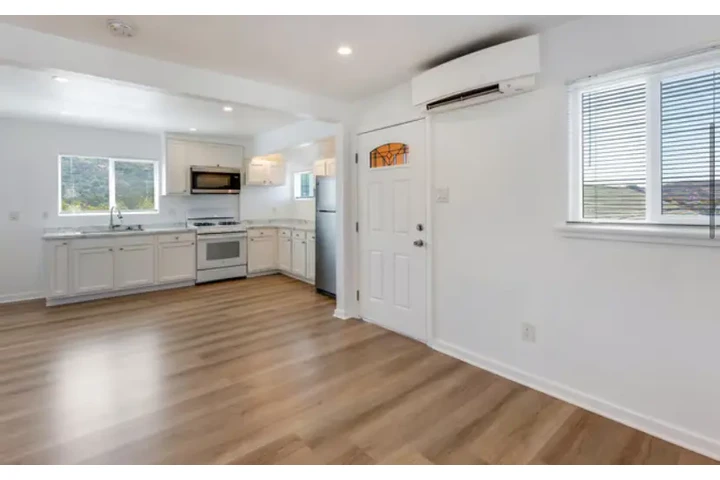 $2195 : 6858 Quinton Ln, Tujunga, CA 9 image 2