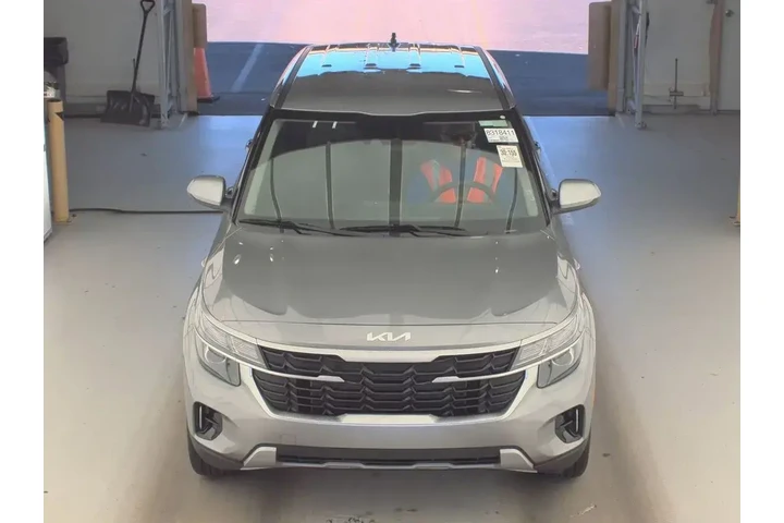 $23499 : Kia Seltos 2026 LX 4dr SUV image 2