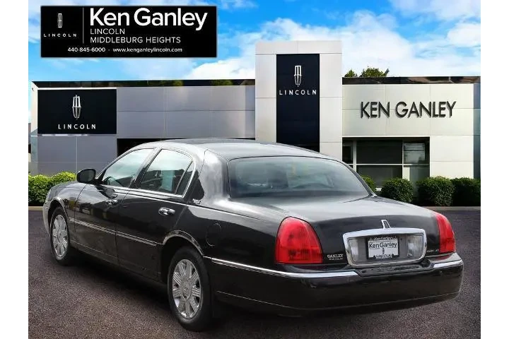 $12991 : Lincoln Town Car 2005 Signat image 5