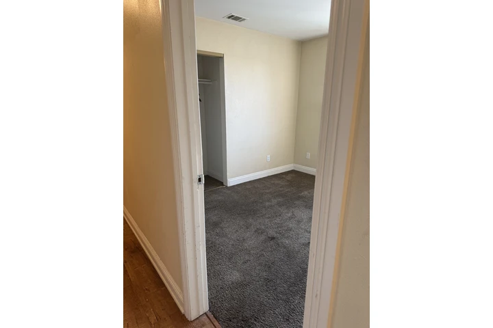 $800 : Cuarto en Renta image 3