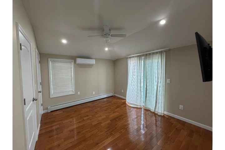 $1200 : Se renta habitación con balcon image 7