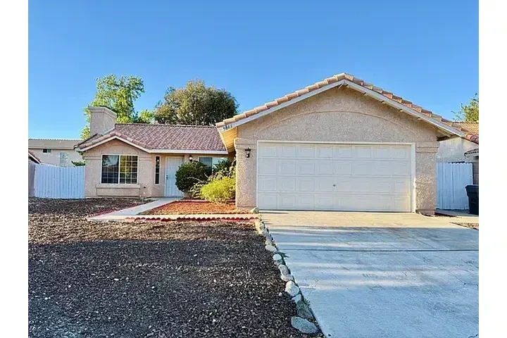$1550 : Casa con encanto, Palmdale, CA image 1