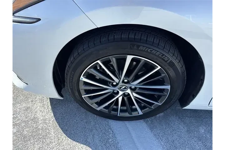 $38988 : Lexus ES 300h 2023 4dr Sedan image 10