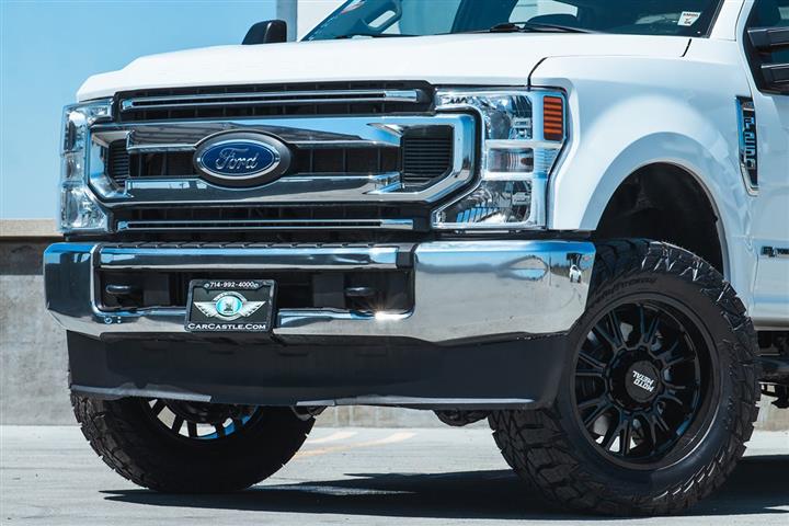 2021 Super Duty F-250 SRW XLT image 3