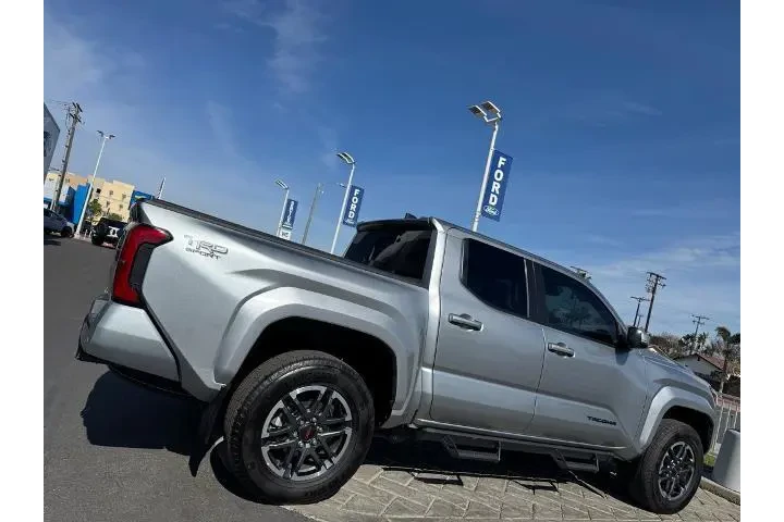 $39990 : Toyota Tacoma 2024 4x4 TRD S image 2