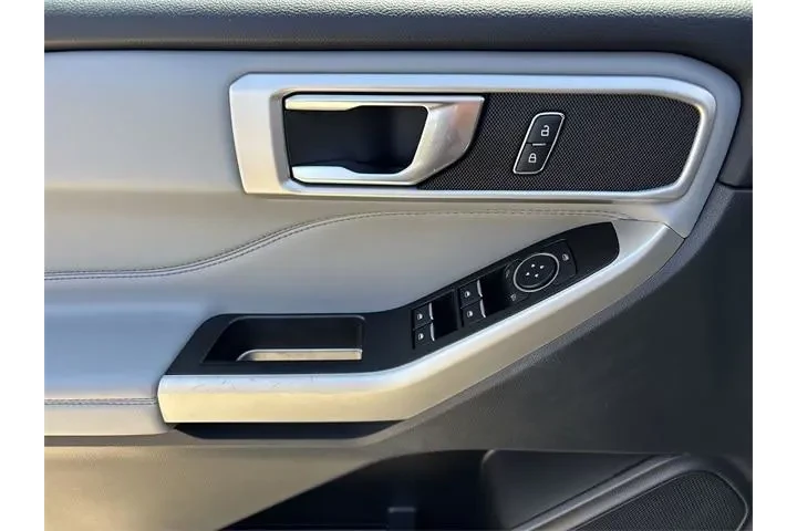 $27800 : Ford Explorer 2022 AWD XLT 4 image 5
