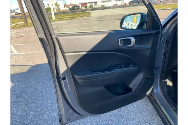 $11415 : Hyundai VENUE 2022 SE 4dr Cr image 10