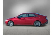 $17370 : Hyundai ELANTRA 2024 SEL 4dr thumbnail