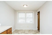 $1500 : Discover this charming 3-bedro thumbnail