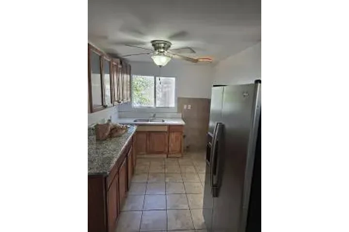 SE RENTA CASA DE ENFRENTE image 1