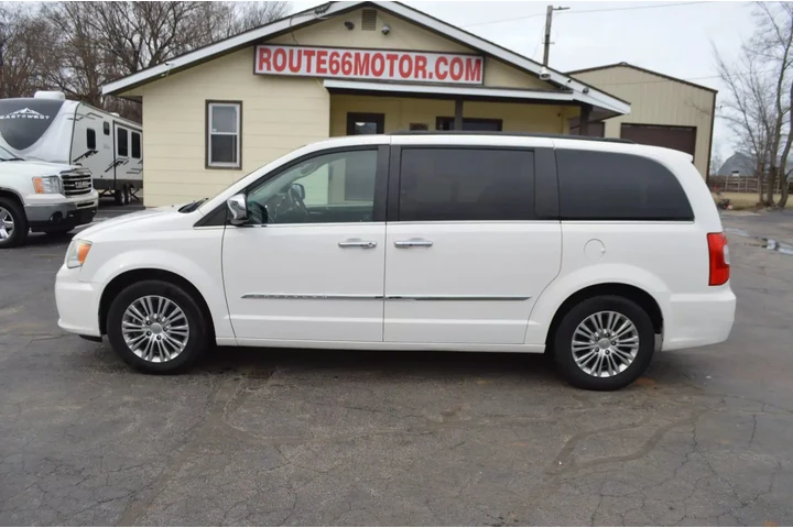 $9995 : 2013 CHRYSLER TOWN & COUNTRY image 7