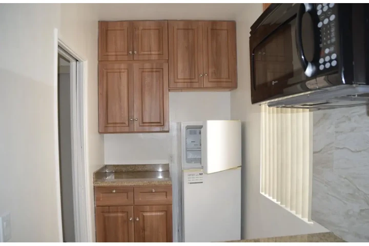 $1565 : 1 Bed 1 Bath Apt in Carson image 5