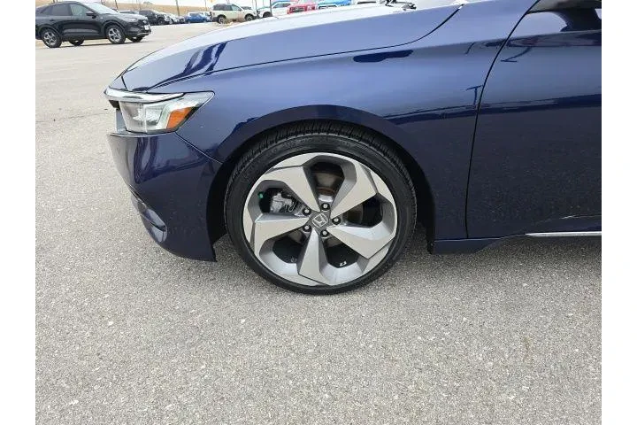 $19400 : Honda Accord 2018 Touring 4d image 9