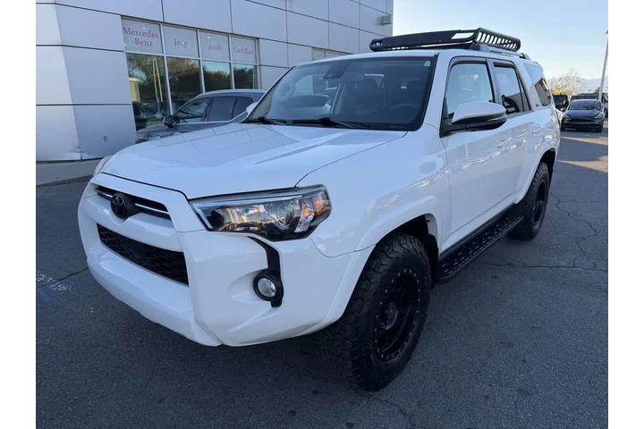 $38710 : 2020 4Runner SR5 Premium image 10