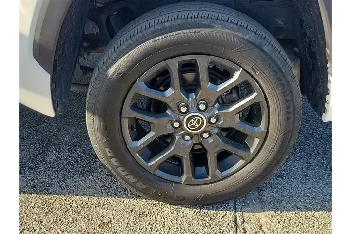 $37791 : Toyota Tundra 2023 4x4 SR5 4 image 7