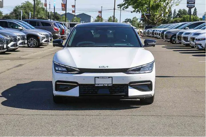 $27991 : Kia EV6 2024 GT-Line 4dr Cro image 7