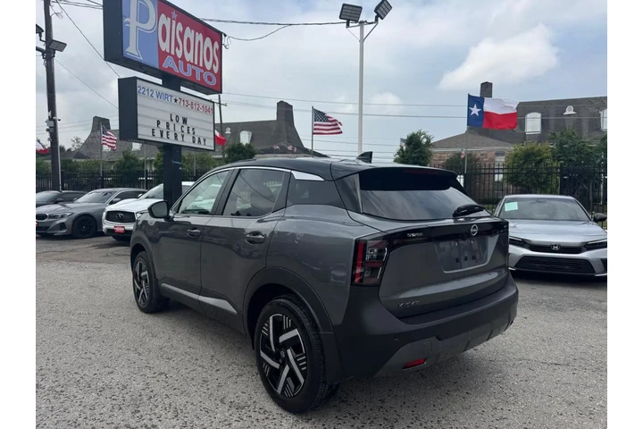 2025 Kicks SV image 4