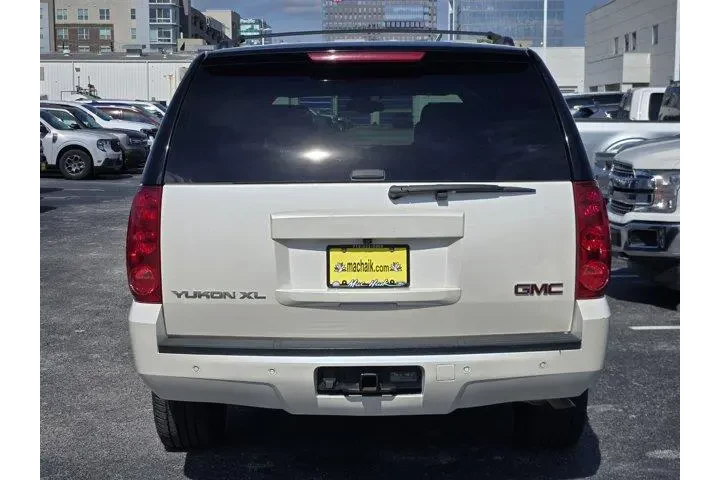$12991 : GMC Yukon XL 2013 4x2 SLT 4d image 7