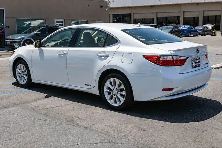 $17998 : Lexus ES 300h 2013 4dr Sedan image 4
