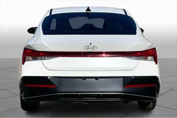 $23491 : Hyundai ELANTRA 2025 SEL Con image 5