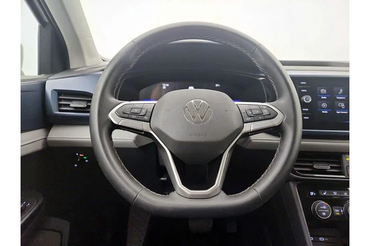 $19998 : Volkswagen Taos 2024 SE 4dr image 2