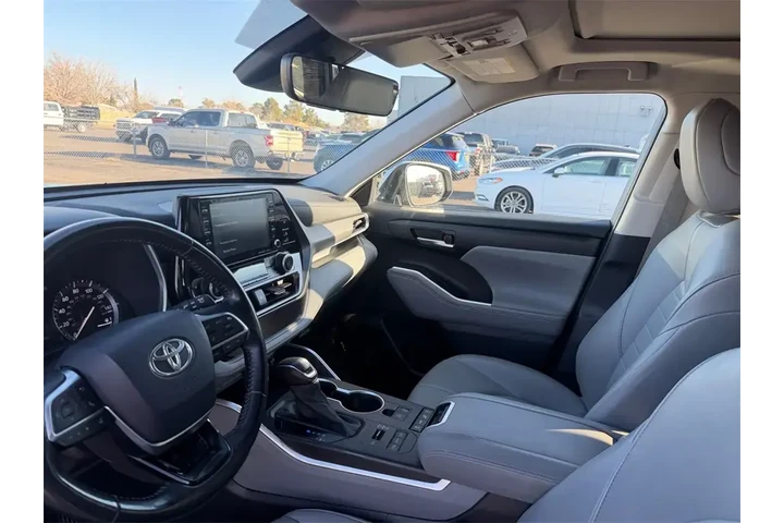 $29500 : Toyota Highlander 2021 AWD X image 4