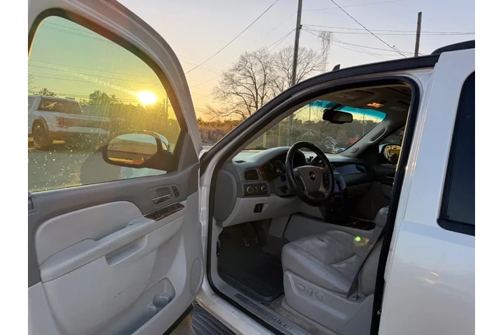 $11995 : 2011 Suburban image 9