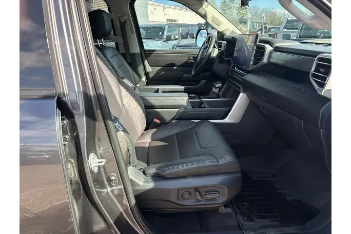 $38495 : Toyota Tundra 2022 4x4 SR5 4 image 10