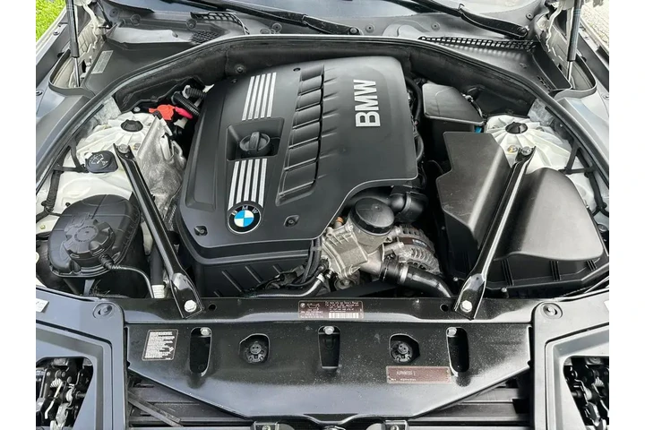$6900 : * 2011 BMW 528I * image 9