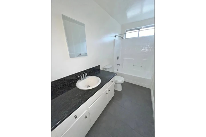 $1100 : 1 Hab./1Baño en Los Ángeles🏠 image 3