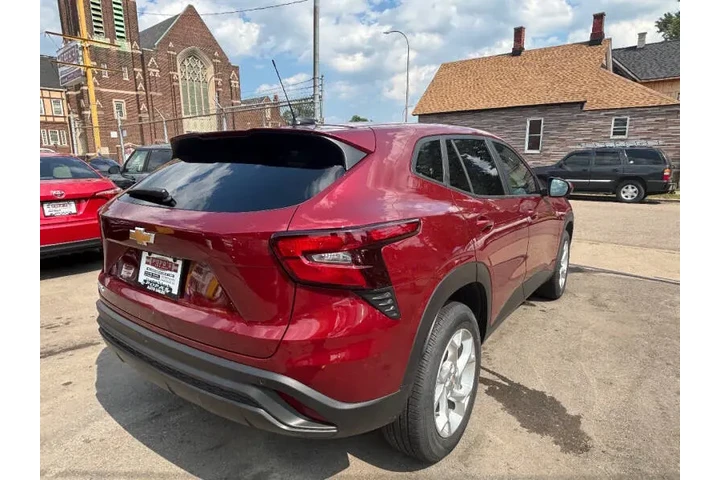 $25995 : 2024 Trax LS image 8