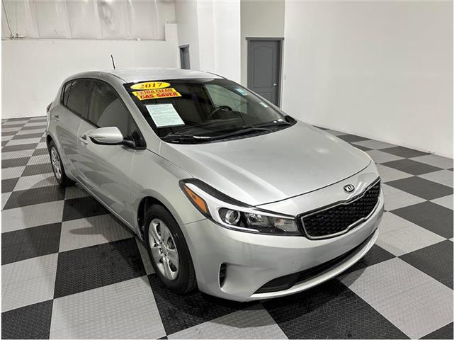 $10499 : 2017 KIA FORTE5 image 1