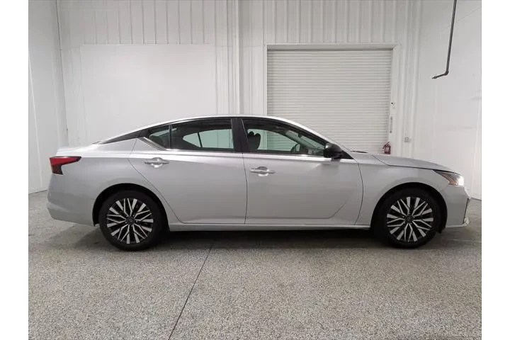 $21897 : Nissan Altima 2024 2.5 SV 4d image 3