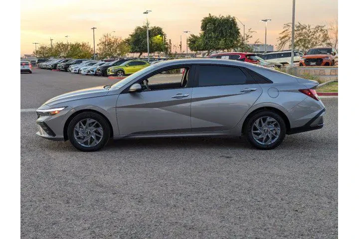 $19990 : Hyundai ELANTRA 2024 SEL 4dr image 7