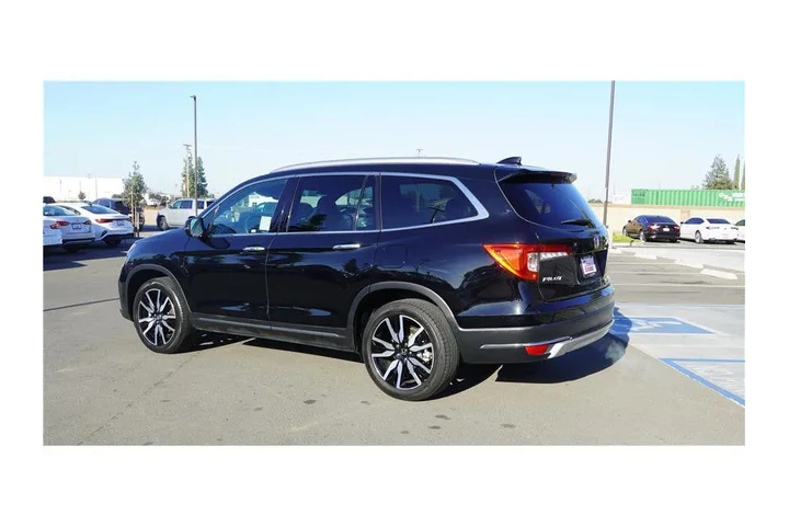 $24984 : 2019 Pilot Touring 8-Passenger image 6