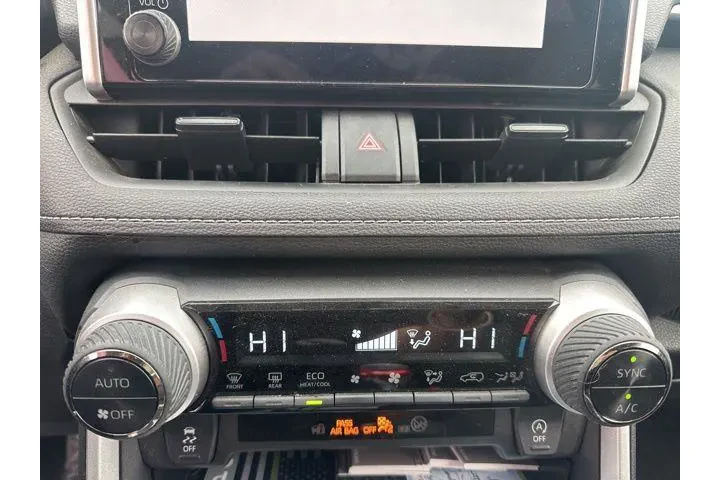 $29989 : Toyota RAV4 2024 AWD XLE 4dr image 10