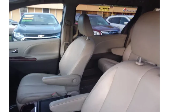$15999 : 2014 Sienna Limited 7-Passeng image 7