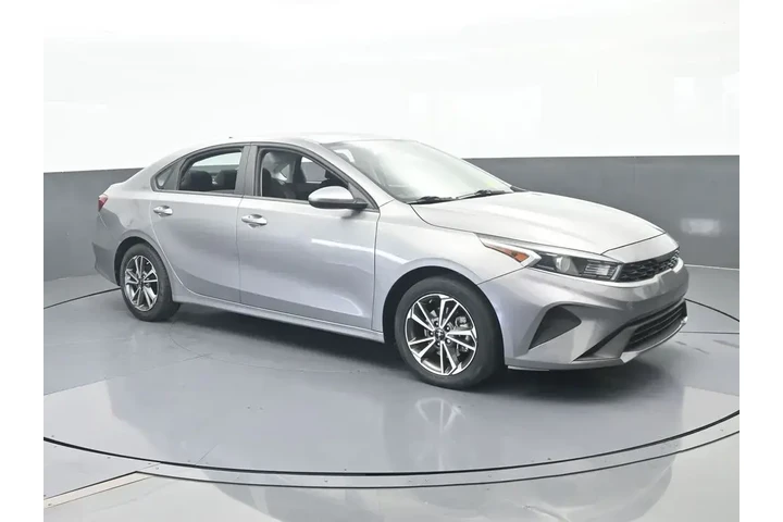 $16917 : Kia Forte 2022 FE 4dr Sedan image 8
