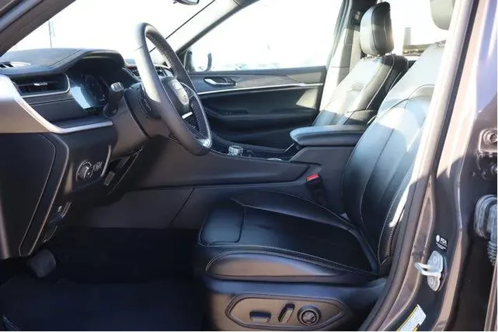 $37990 : Jeep Grand Cherokee 2024 4x4 image 9