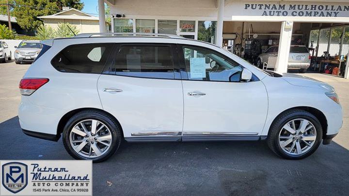 2014 Pathfinder Platinum 4WD image 2