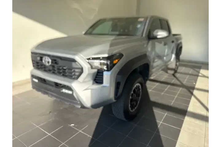 $37996 : Toyota Tacoma 2024 4x4 TRD O image 2