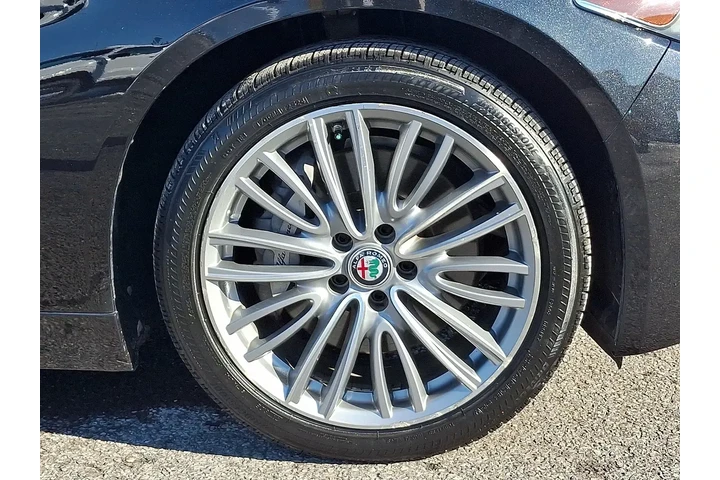 $16995 : Alfa Romeo Giulia 2017 AWD T image 9