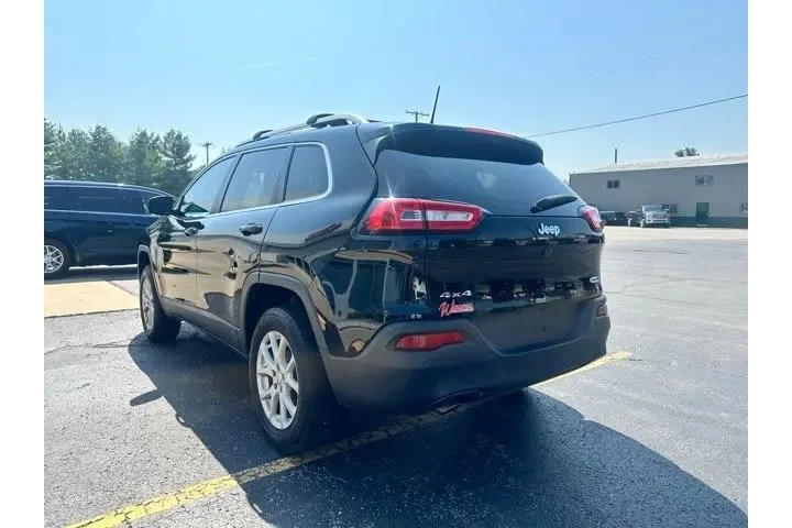 Jeep Cherokee 2017 4x4 Latit image 4