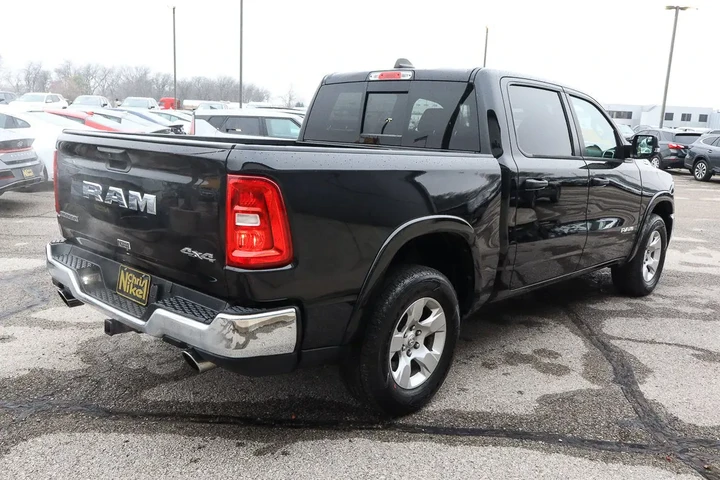 $39988 : 2025 1500 Big Horn 4x4 Crew C image 4