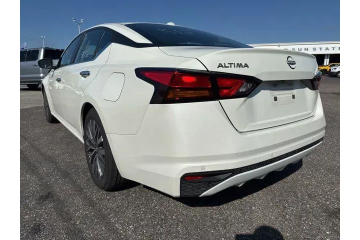 $18094 : Nissan Altima 2023 2.5 SV 4d image 5