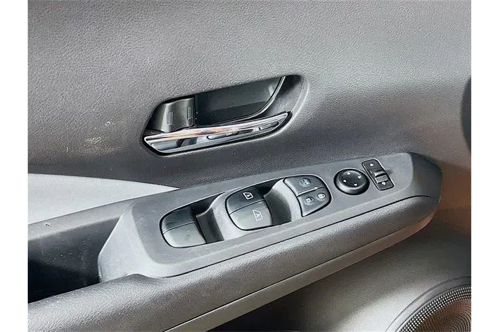 $22769 : Nissan Kicks 2024 SR 4dr Cro image 9